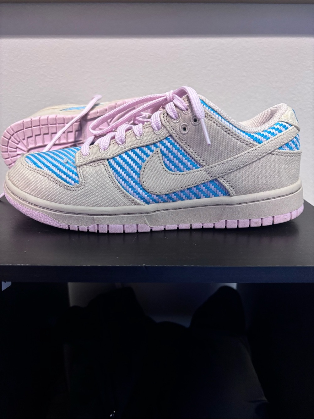 Women Low-Top Sneakers in Light Pink and Blue